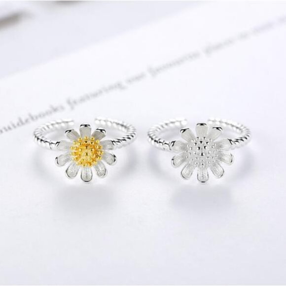925 Sterling Silver Two Tone Daisy Adjustable Ring - Picture 2 of 7